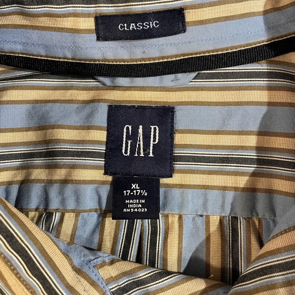 GAP long sleeve button up shirt classic. Perfect condition. - Picture 2 of 3